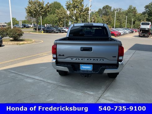 Used 2019 Toyota Tacoma SR5 w/ Four Season Floor Mat Package AWD/4WD image 5
