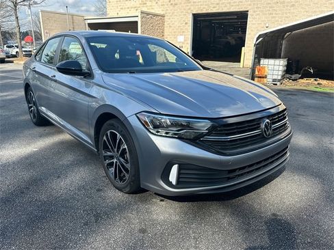 Used 2023 Volkswagen Jetta Sport image 3
