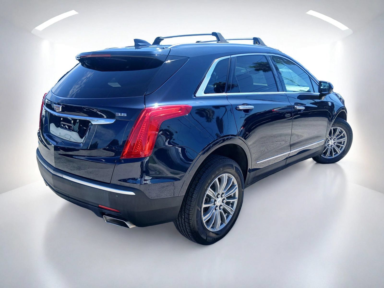 Used 2017 Cadillac XT5 Luxury w/ Driver Awareness Package AWD/4WD image 5