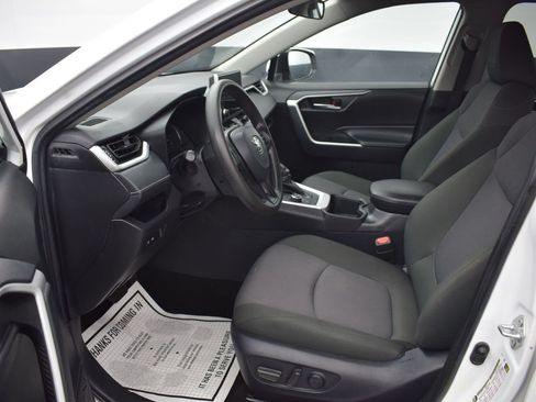 Used 2025 Toyota RAV4 XLE AWD/4WD image 13