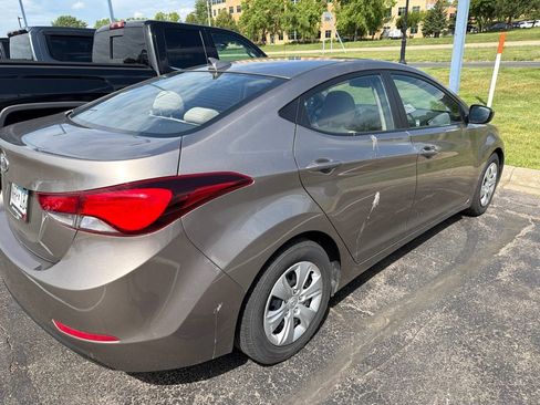 Used 2016 Hyundai Elantra SE FWD image 4