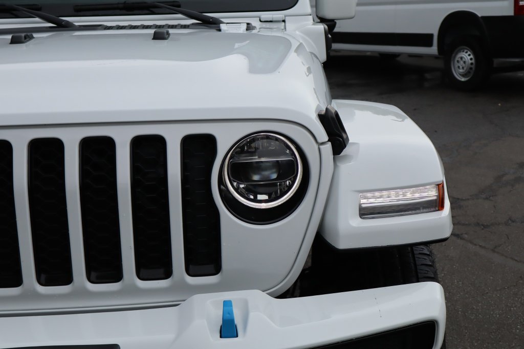 Used 2022 Jeep Wrangler Unlimited Sahara AWD/4WD image 8