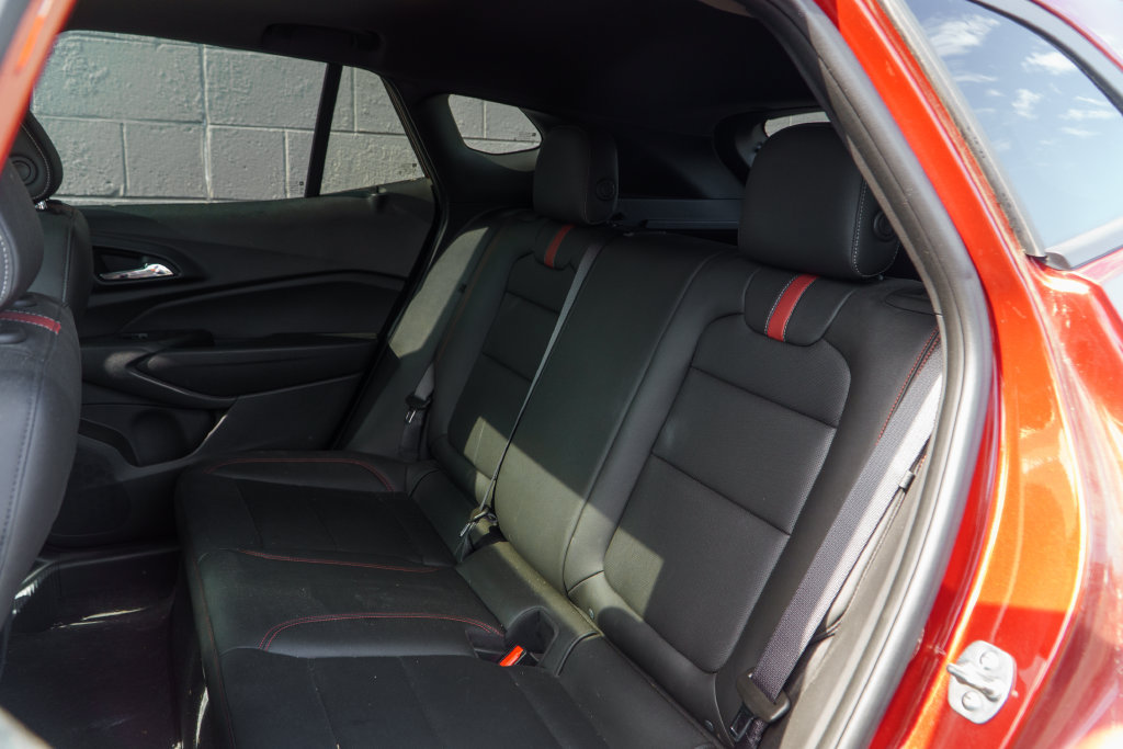Used 2025 Chevrolet Trax RS w/ Sunroof Package FWD image 18