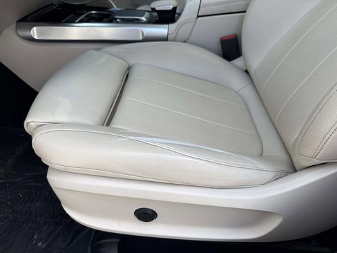 Used 2021 Mercedes-Benz GLB 250 4MATIC image 28