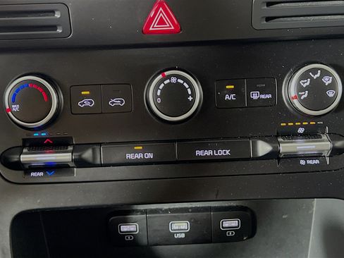 Used 2024 Kia Carnival LX FWD image 26