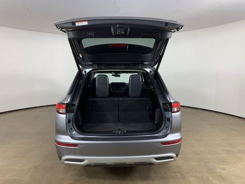 Used 2023 Mitsubishi Outlander SE image 12