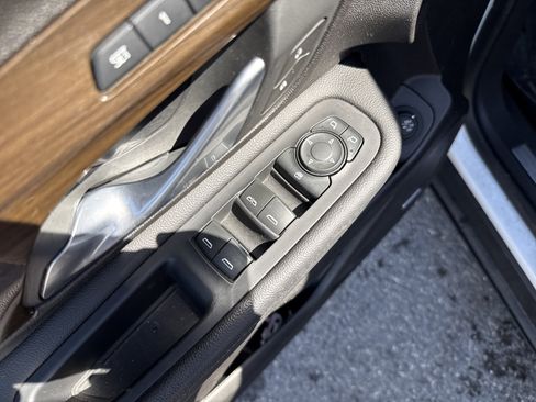 Used 2019 GMC Terrain Denali w/ Advanced Safety Package AWD/4WD image 16