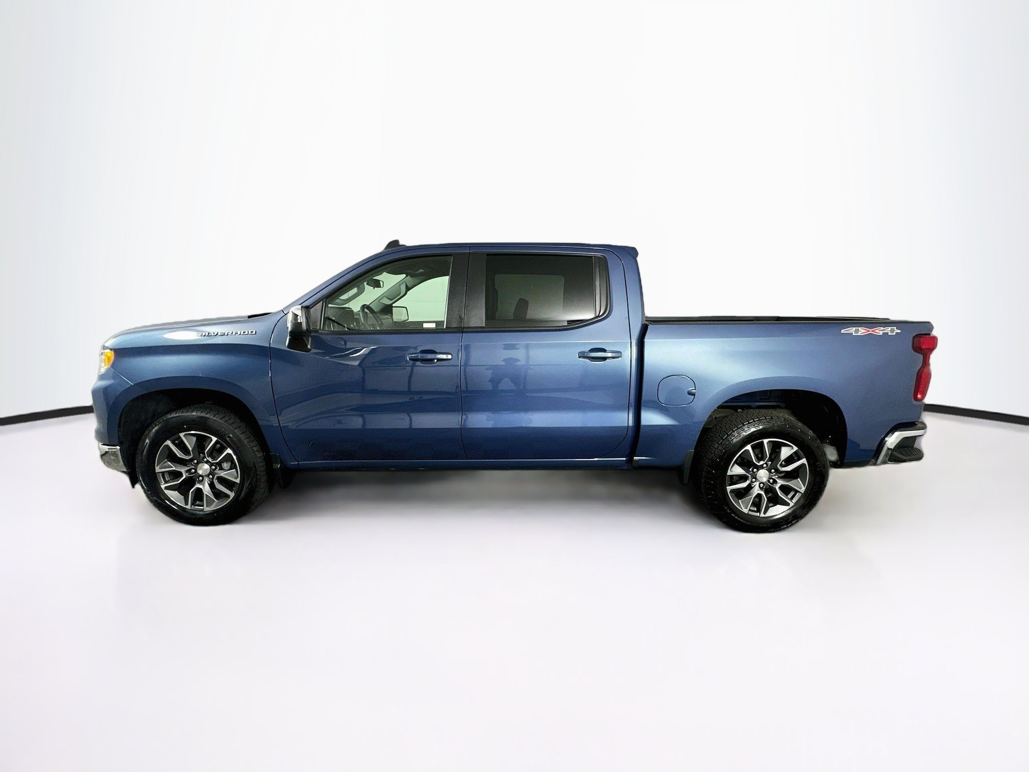 Used 2024 Chevrolet Silverado 1500 LT AWD/4WD image 4