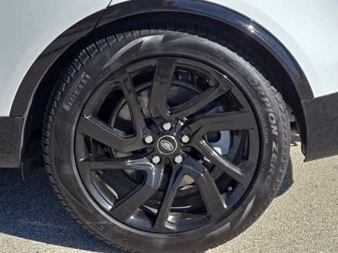 Certified 2024 Land Rover Discovery Dynamic SE image 6