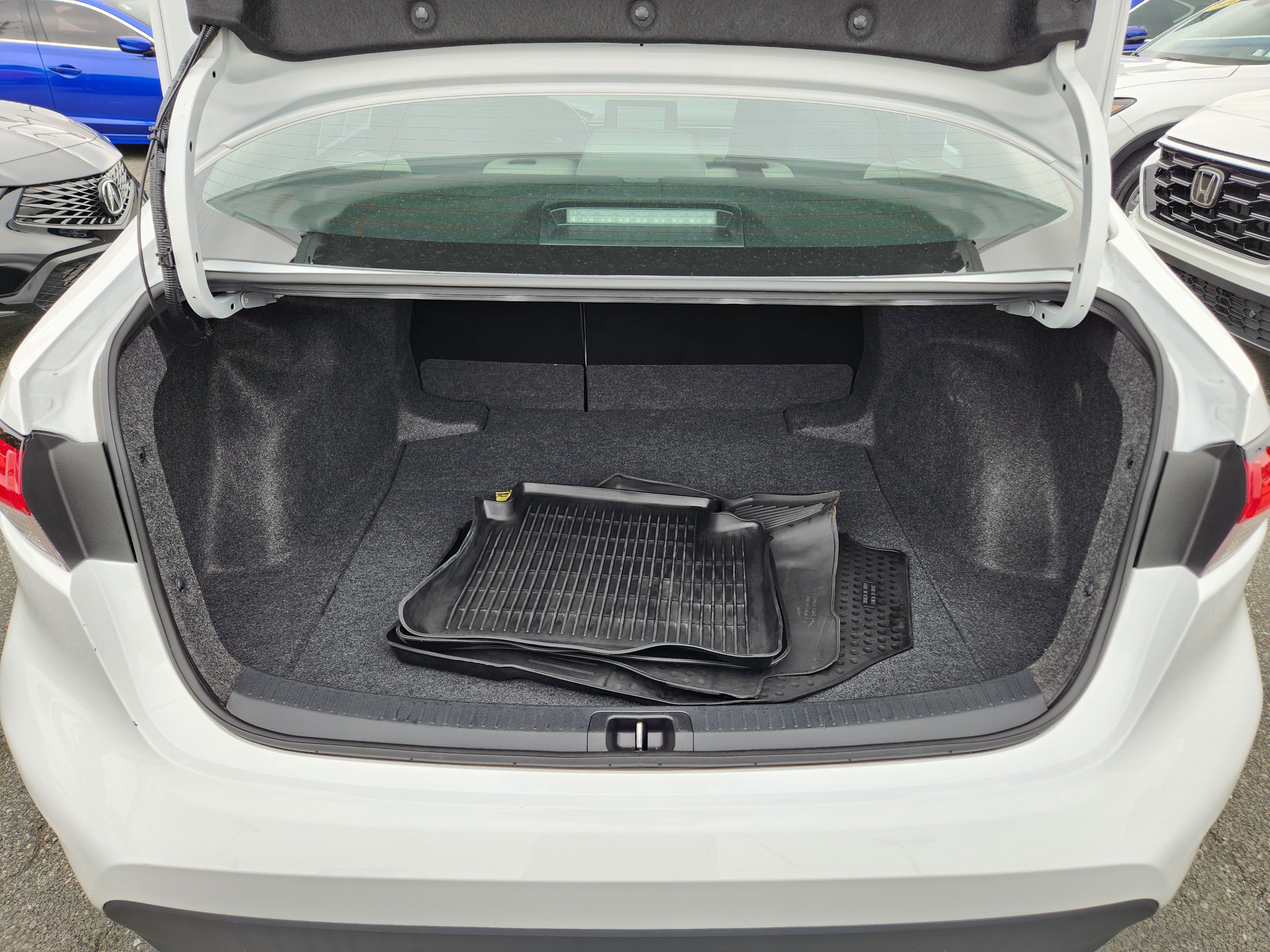 Used 2025 Toyota Corolla LE FWD image 7