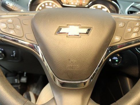Used 2018 Chevrolet Cruze LT image 20