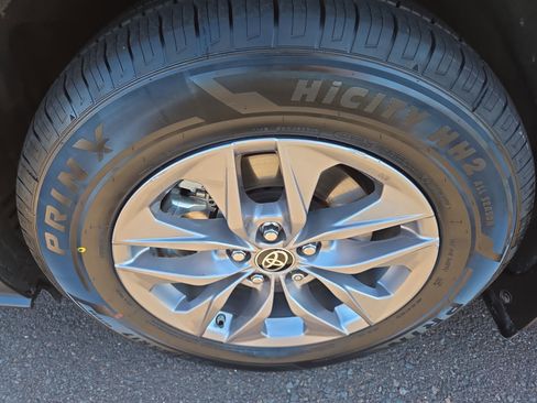 Certified 2021 Toyota Sienna LE image 12