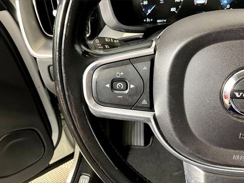Used 2018 Volvo XC60 T5 Momentum w/ Vision Package image 14