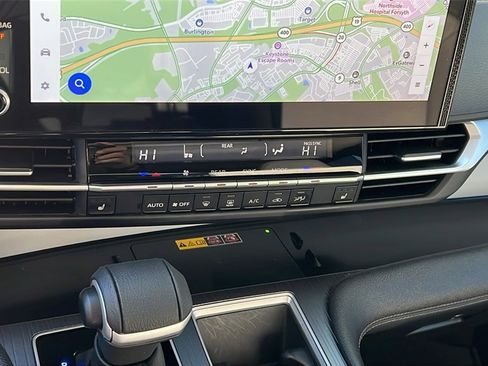 Used 2025 Toyota Sienna XLE image 32