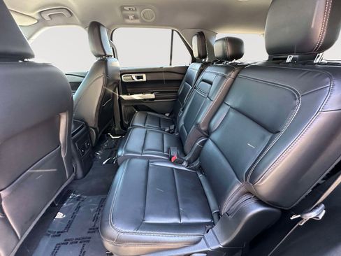 Used 2023 Ford Explorer XLT w/ Equipment Group 202A AWD/4WD image 31