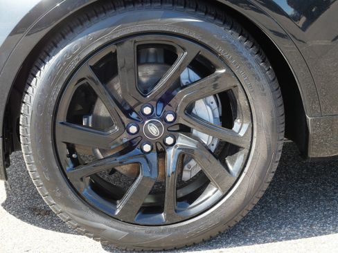 Used 2024 Land Rover Discovery Dynamic SE AWD/4WD image 10