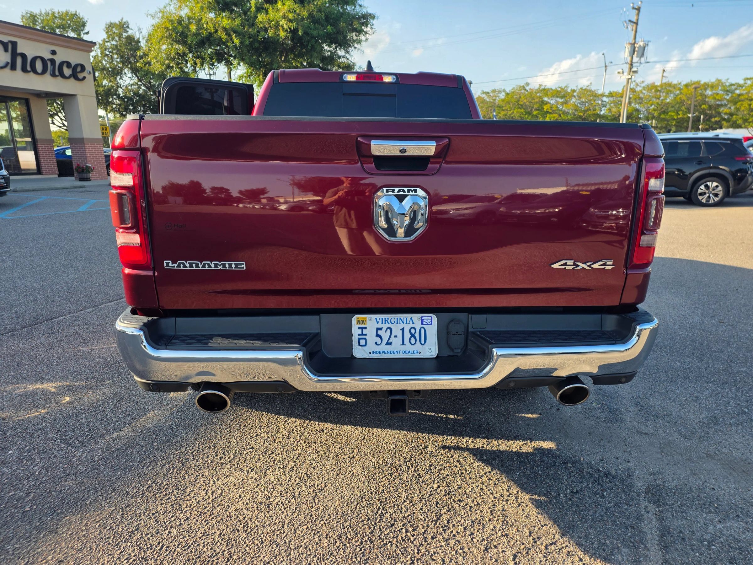 Used 2019 RAM 1500 Laramie AWD/4WD image 4