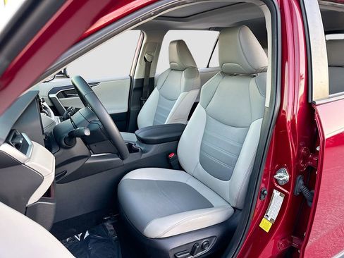 Used 2023 Toyota RAV4 Limited image 20