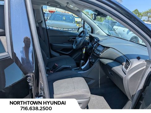 Used 2020 Chevrolet Trax LS w/ Tint and Cruise Package FWD image 31