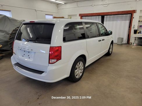 Used 2020 Dodge Grand Caravan SE image 5