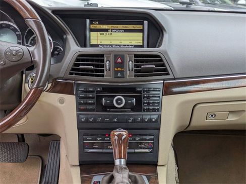 Used 2011 Mercedes-Benz E 550 Cabriolet image 20
