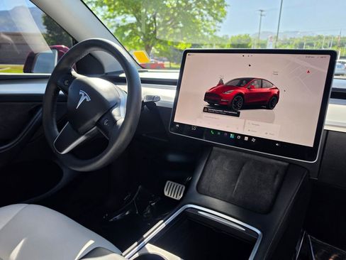 Used 2023 Tesla Model Y Performance AWD/4WD image 13