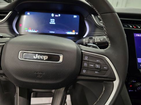 Used 2024 Jeep Grand Cherokee Laredo w/ Luxury Tech Group I AWD/4WD image 19