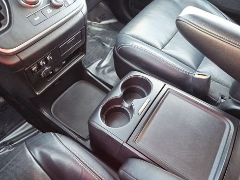 Used 2015 Toyota Sienna SE Premium image 34