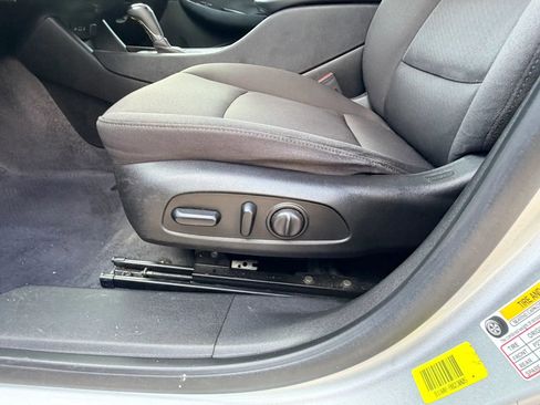 Used 2019 Chevrolet Malibu LT image 16