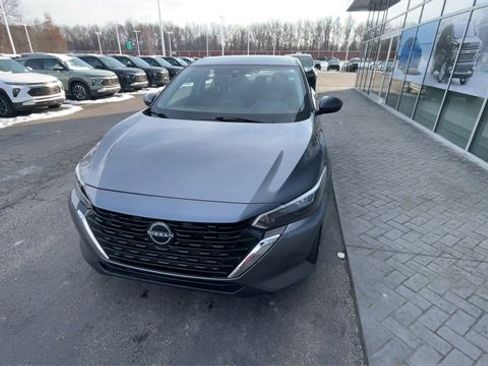 Used 2025 Nissan Sentra SV w/ Trunk Package image 3