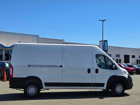 Used 2025 RAM ProMaster 2500 w/ Convenience Group FWD image 8