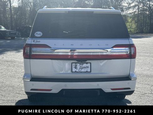 Used 2019 Lincoln Navigator Reserve image 11
