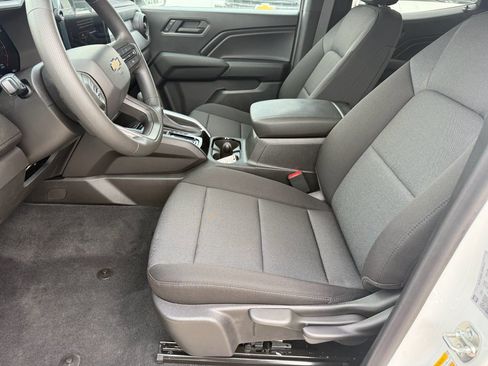 New 2025 Chevrolet Colorado W/T image 9