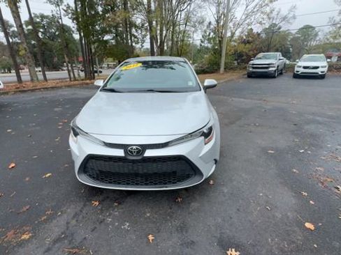 Used 2022 Toyota Corolla LE image 6