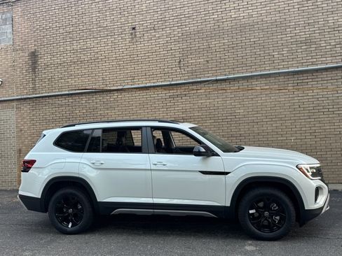 New 2026 Volkswagen Atlas Peak Edition AWD/4WD image 14