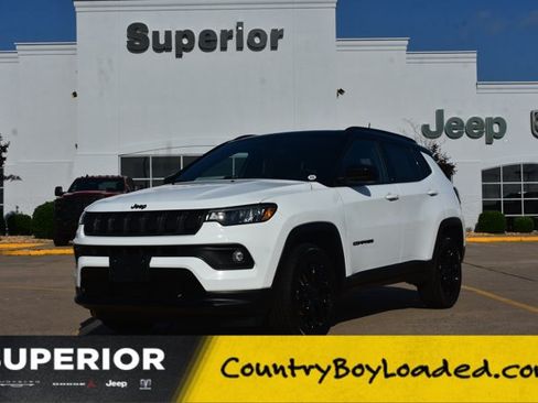 Used 2022 Jeep Compass Latitude w/ Sun and Sound Group AWD/4WD image 1