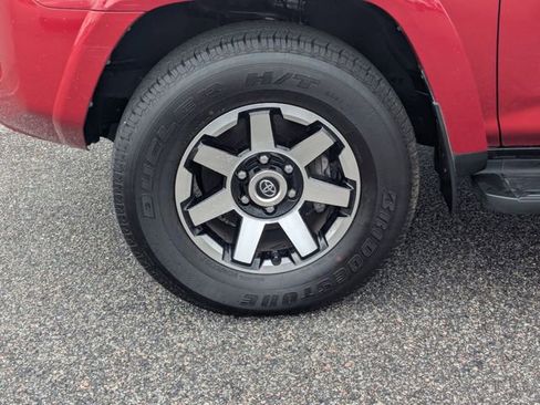 Used 2024 Toyota 4Runner TRD Off-Road Premium image 10