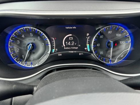 Used 2018 Chrysler Pacifica Touring-L Plus FWD image 26