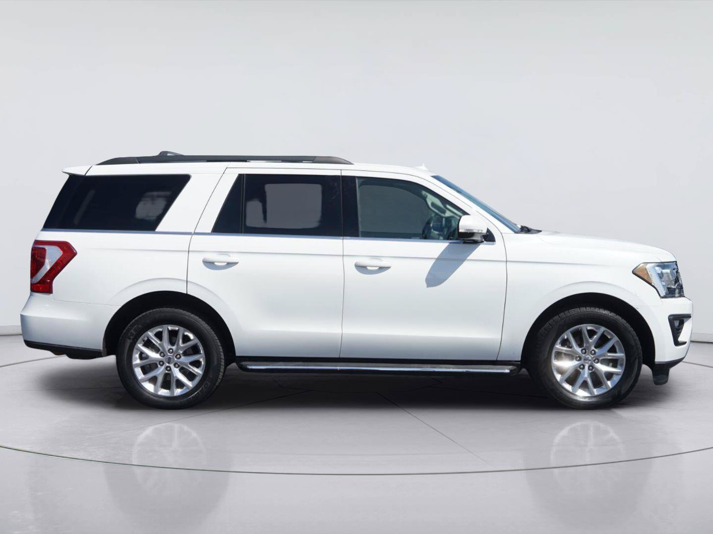 Used 2020 Ford Expedition XLT w/ Equipment Group 202A RWD image 5