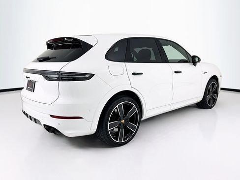 Certified 2023 Porsche Cayenne Platinum Edition AWD/4WD image 9