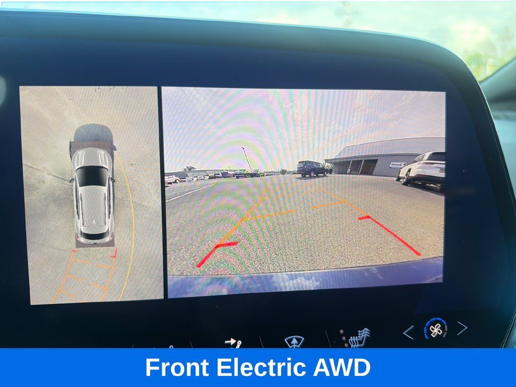 Used 2024 Chevrolet Equinox EV LT AWD/4WD image 16
