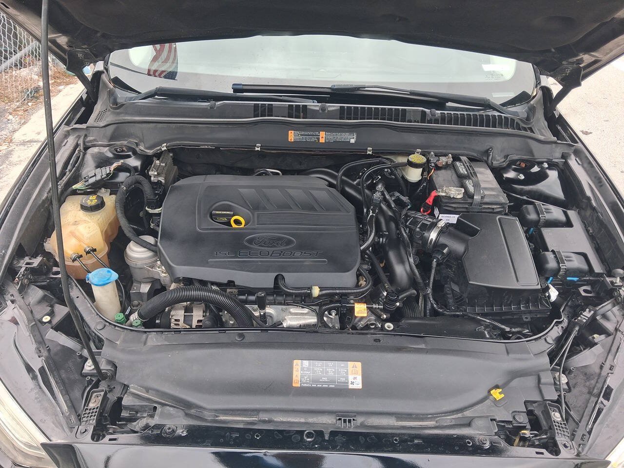 Used 2017 Ford Fusion SE w/ Fusion SE Technology Package FWD image 7