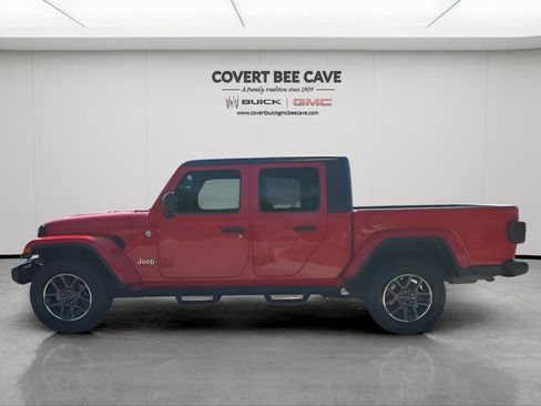 Used 2020 Jeep Gladiator Overland image 4