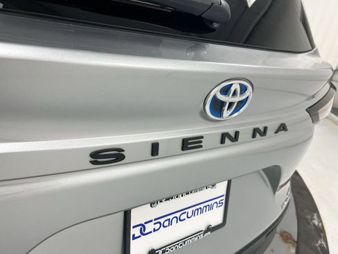 Used 2023 Toyota Sienna LE FWD image 26
