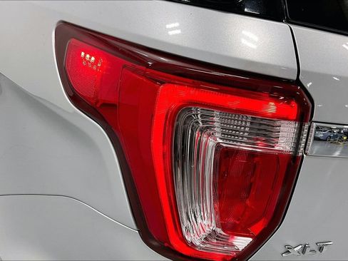 Used 2019 Ford Explorer XLT FWD image 37