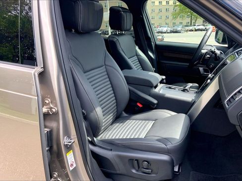 Certified 2025 Land Rover Discovery Dynamic SE AWD/4WD image 8