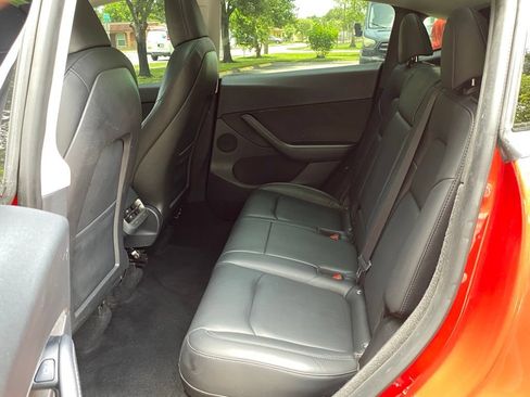 Used 2022 Tesla Model Y Long Range AWD/4WD image 18