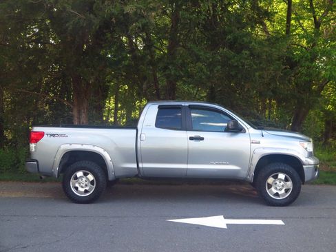 Used 2010 Toyota Tundra 4x4 Double Cab image 5