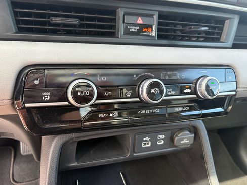 Certified 2024 Honda Pilot Touring image 21