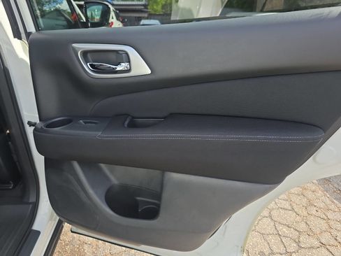 Used 2017 Nissan Pathfinder SV w/ SV Tech Package image 30